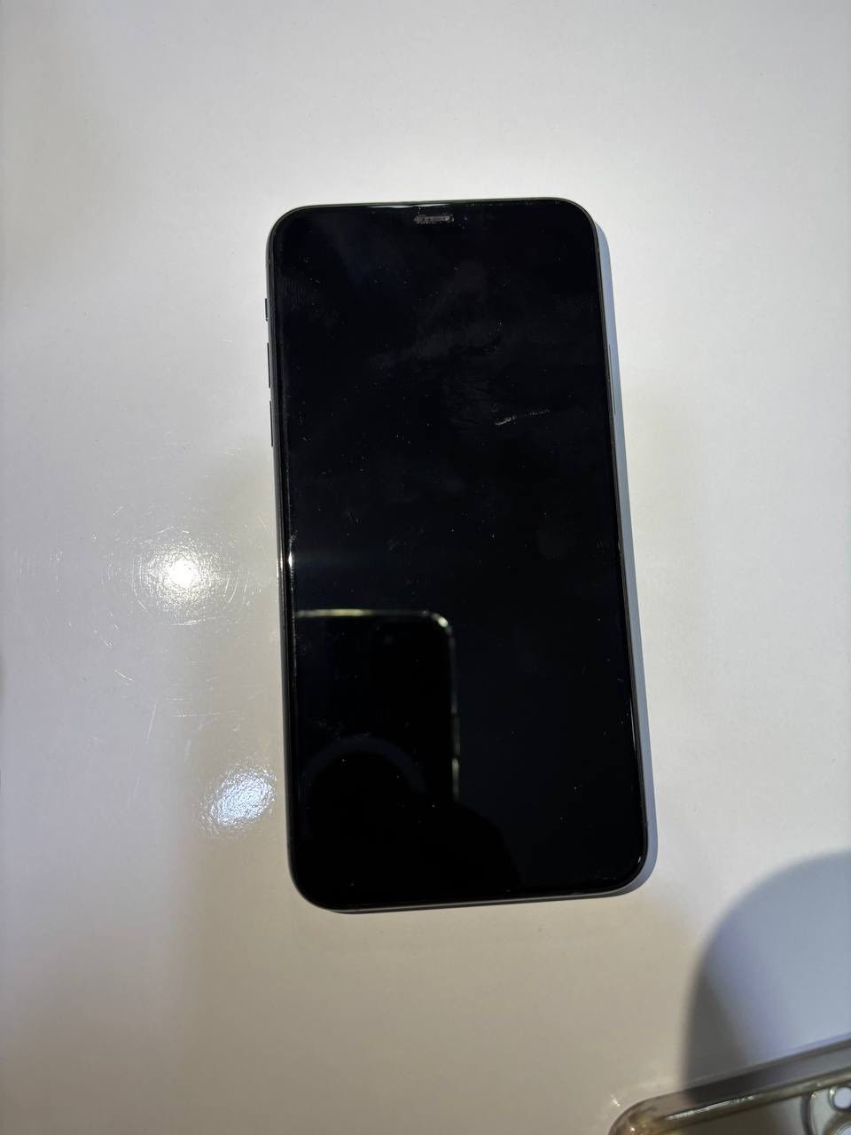 ‎ايفون 11pro max 256 زيتوني الجهاز كلشي بي بلادي ومكفول وكلشي بي شغال ١٠٠٪؜ بدون كارتونه السعر 310  وبي مجال بسيط مكاني بغداد حي الجامعه ***********
