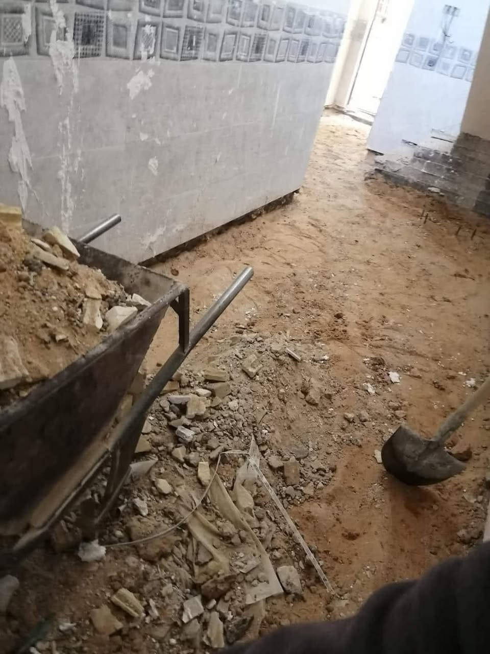 سلام عليكم / يوجد كادر عمل جاهز / تصعيد مواد ونج او بدون ونج / تنضيف بيوت/تفليش جداران / تكشيط جداران / تنضيف حدائق//عمل تسليط سطوح تراب او صب / دفن حفر /نقل اثاث / نشتغل كافة الاعمال /عملنه كافة مناطق البصره / تواصل خاص او  على الرقم  *********** وتساب متواجد
