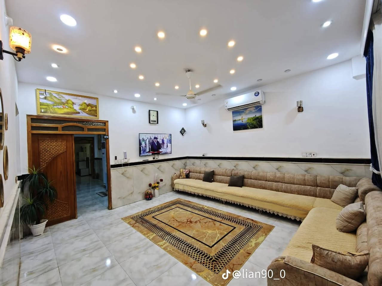 دار للبيع قطاع ٣٠ بظهر السايدين مقابيل الروضة  الرياحين مساحة ٢٢٥ متر طابقين للاستفسار اتصل على الرقم *********** باقي التفاصيل داخل الصور ***********
