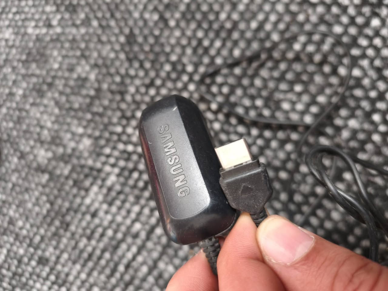 سلام عليكم 
شواحن اجهزة قديمة ايفون سامسونج وسوني اريكسن وسيمنز 
متوفر عدد الجميع شغال وعلى الفحص 
متوفر توصيل لكل المحافضات 
او الاتصال على رقم ***********
