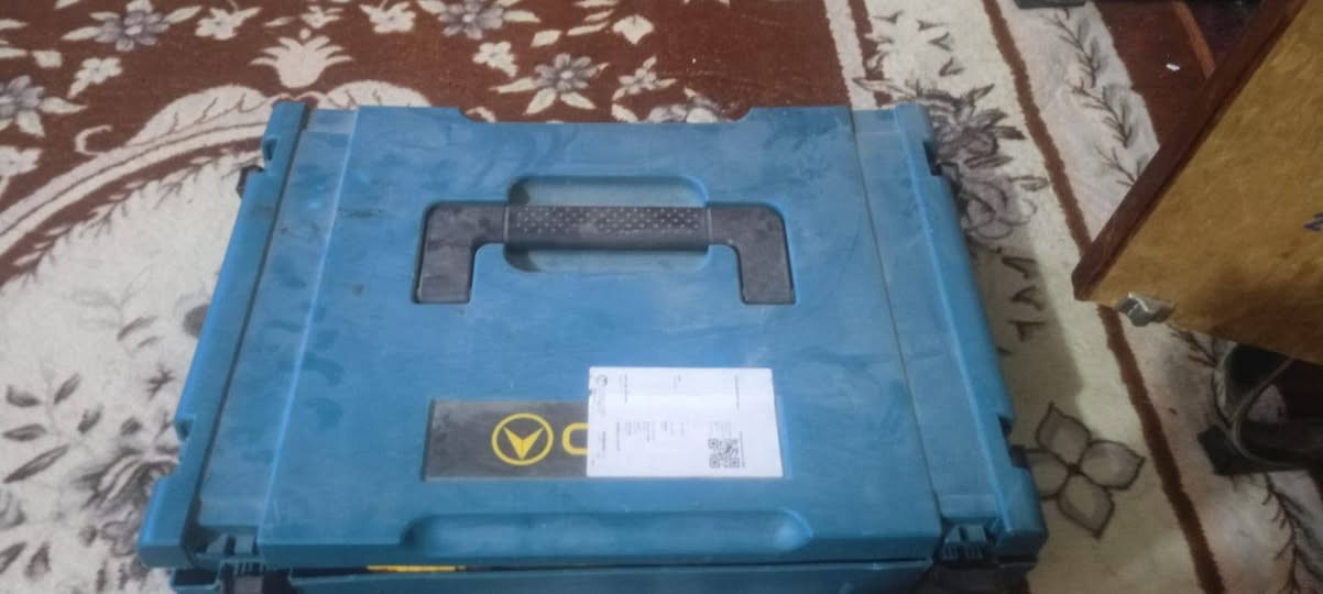 السلام عليكم.. بكج دريلات كامل 4 دريلات دريل لقم+دريل تزريف+دريل ابو درنفيس +كوسره شحن مع 4بطايات بعده جديد مامستخدم العنوان زنكوره المفرك  ***********
