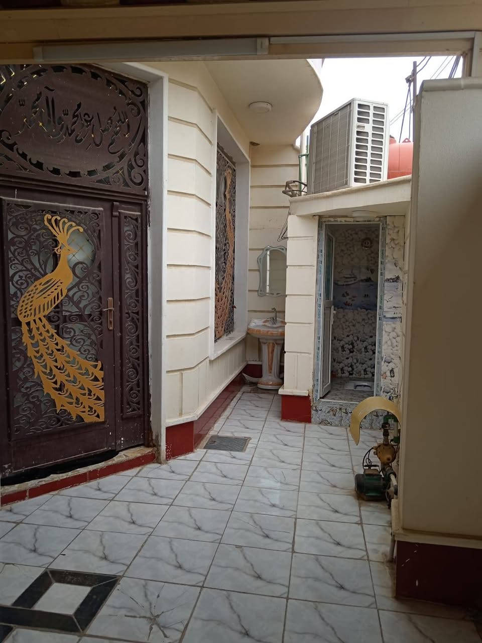 اللهم صلي على محمد وآل محمد 

يعلن مكتب عقارات البياتي 

عن دار للبيع. نضيف جداا. موقع راقي ومميز

الموقع البكرلي الثانيه خلف الملعب مباشرتا 

المساحه 160 م.     8*20

السعر 163 مليون وبي مجال بسيط

غرف نوم عدد4. ستقبال. مطبخ. هول.منور.مجمع صحيات 4. كراج سياره

كامل الخدمات. عرض شارع 12 م
للاستفسار مراجعة مكتب عقارات البياتي في موقف دانه مقابل أبو توحه 

 او لاتصال *********** وتساب
