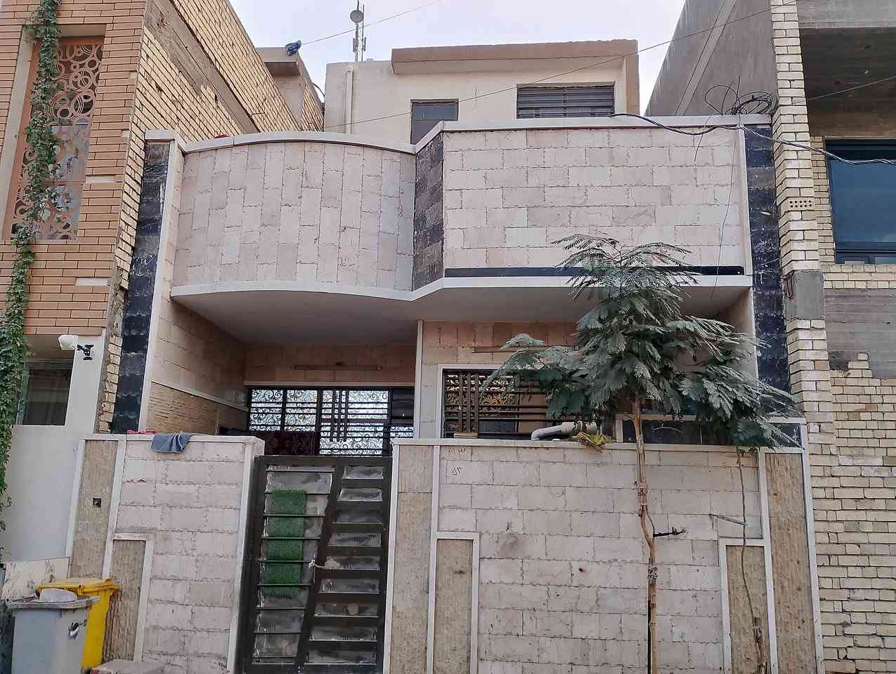 بيت للبيع منطقة مهدية الثالثة قرب سريع الدورة مساحة 100 متر واجهة 6وربع ونزال 16 السعر 150 وبيه مجال للاستفسار اتصال على ***********
