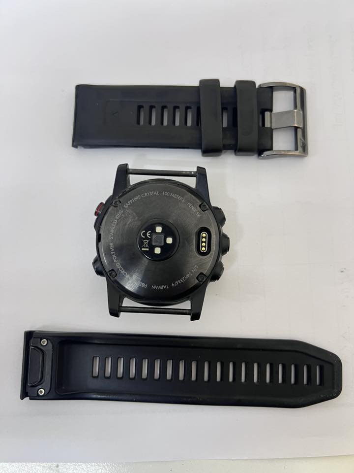 السلام عليكم.. ساعه كارمن فنكس5xبلس حجم51مع كيبل شحن اصلي نظافه كماموضح  السعر200 الف للاستفسار واتس ***********
