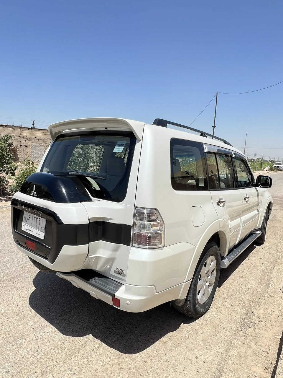السلام عليكم
بايجيرو ٢٠١٥
حبتور ماشيه ١٦٥ الف
فول مواصفات معروفه الحبتور
بيه بارد قليل بالجاملغ الامامي الايسر وصبغ بسيط بالدعامية الخلفية بالبلاستك يعني 
سياره على ايدي تقريب اربع سنين ما عطلت ولا بيه اي مشكله الحمد لله 
سيارة مال جني ونظيفة من كلشي 
كير محرك تبريد كلشي مضبوط.
***********
