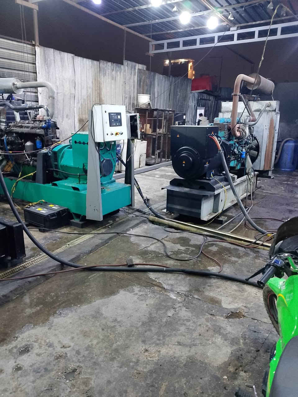 السلام عليكم موقع للبيع في حي القاهرة بي مولدات 4 سكانيا 113 عدد1 و114 عدد2 وبومه 95 وبيهه تانكي 30 ألف وتانكي ابو 4 بيهه2 وتانكي ابو 2 بيهه 2 الحمل 750 بالشته وبالصيف 900 الاستفسار الاتصال على رقم ***********
