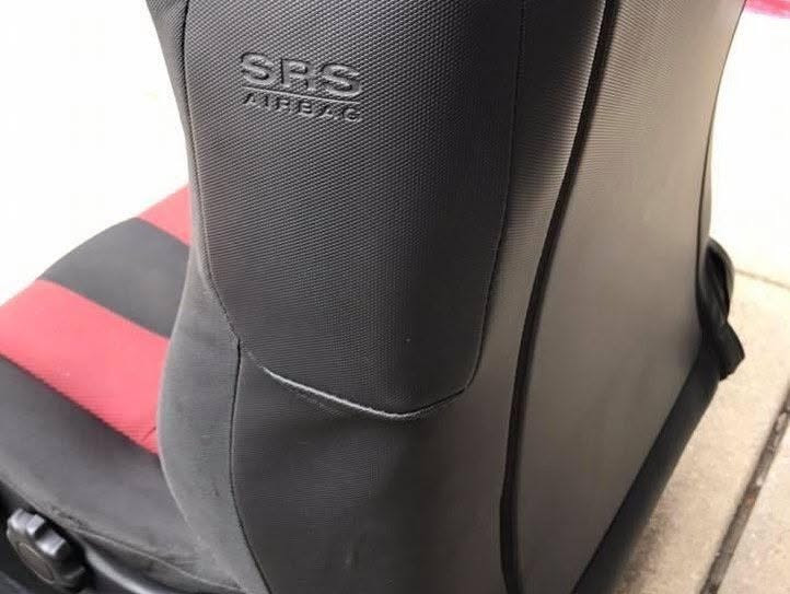 This is the Complete OEM Red laced Interior from my 2007 Nissan 350z NISMO.  The steering wheel does come with the airbag if desired. 
Message me with any questions.


**إذا كنت صاحب هذا الإعلان وتريد حذفه لأي سبب، رجاءا أرسل رسالة إلى الدعم الفني**
