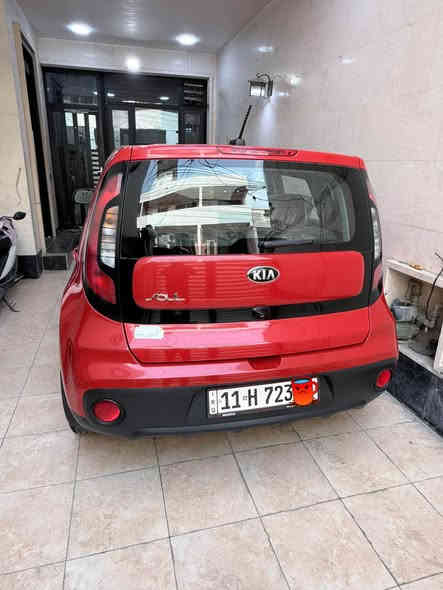 السلام عليكم كيا سول 2019 وارد امريكي بيه صبغ فقط باب السايق ماشيه 57 الف محرك 1600 مكان السياره المنصور *********** السعر 130 وبيه مجال Colombo
