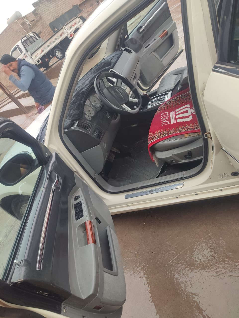 السلام عليكم للبيع اوبامة موديل 2010 ادوات  النضافه كدامكم فول اوتماتيك  فول. مواصفات محرك 8 سلندر مكينه هيمي. 5700  العنوان سامراء السعر 40 وبيهج مجال  الاستفسار ***********
