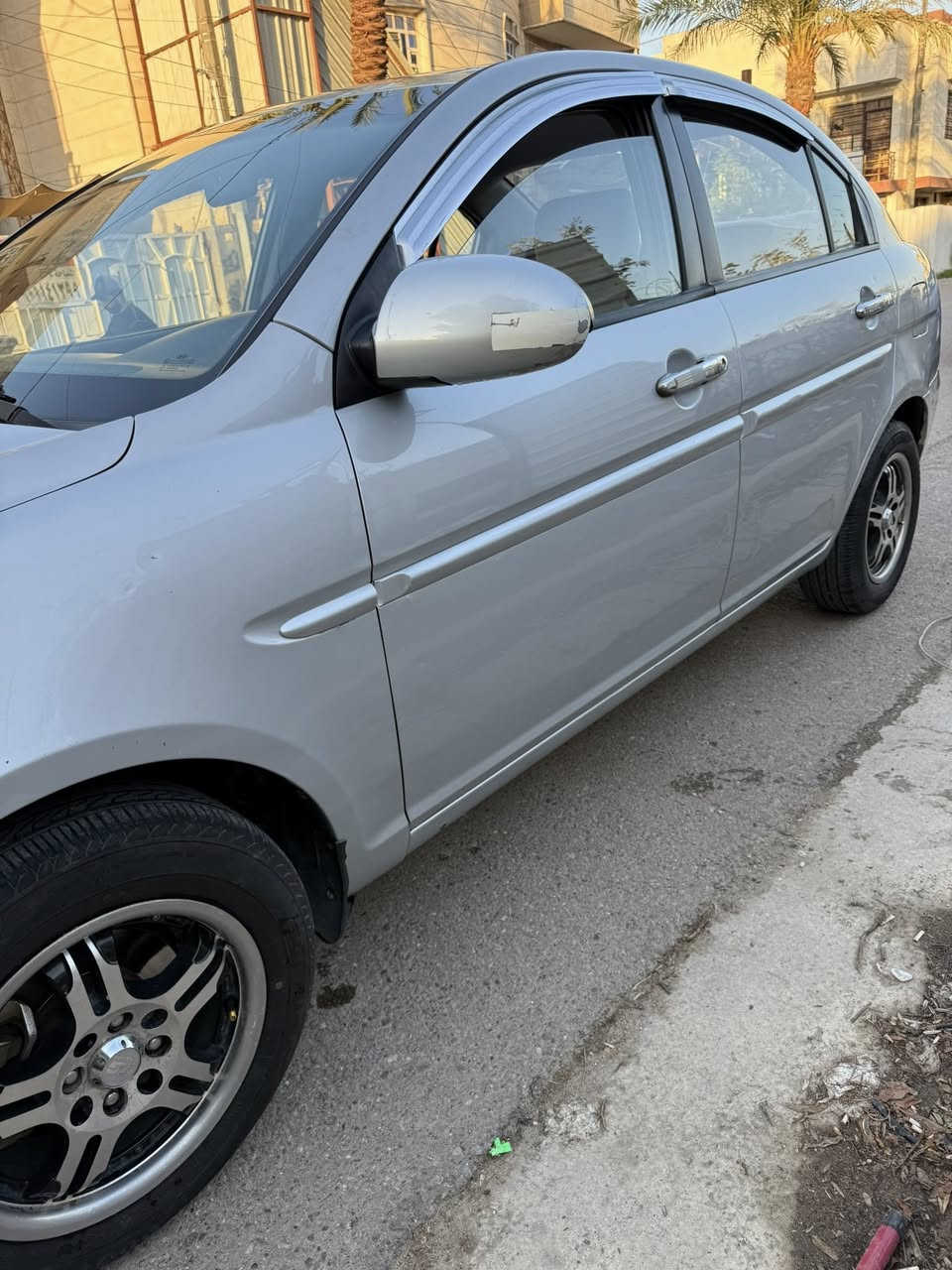 السلام عليكم للبيع اكسنت موديل 2009 خليجيه محرك 1600 كير محرك تبريد كاملات تخم ويلكب شاشه كامره بدون ضربه بدون صبغ السياره ماشيه 145كيلو  رقم ديالى مشروع وطني تحويل بغداد مباشر السعر 77$ وبيهة مجال مكاني بغداد الحريه للاتصال ***********
