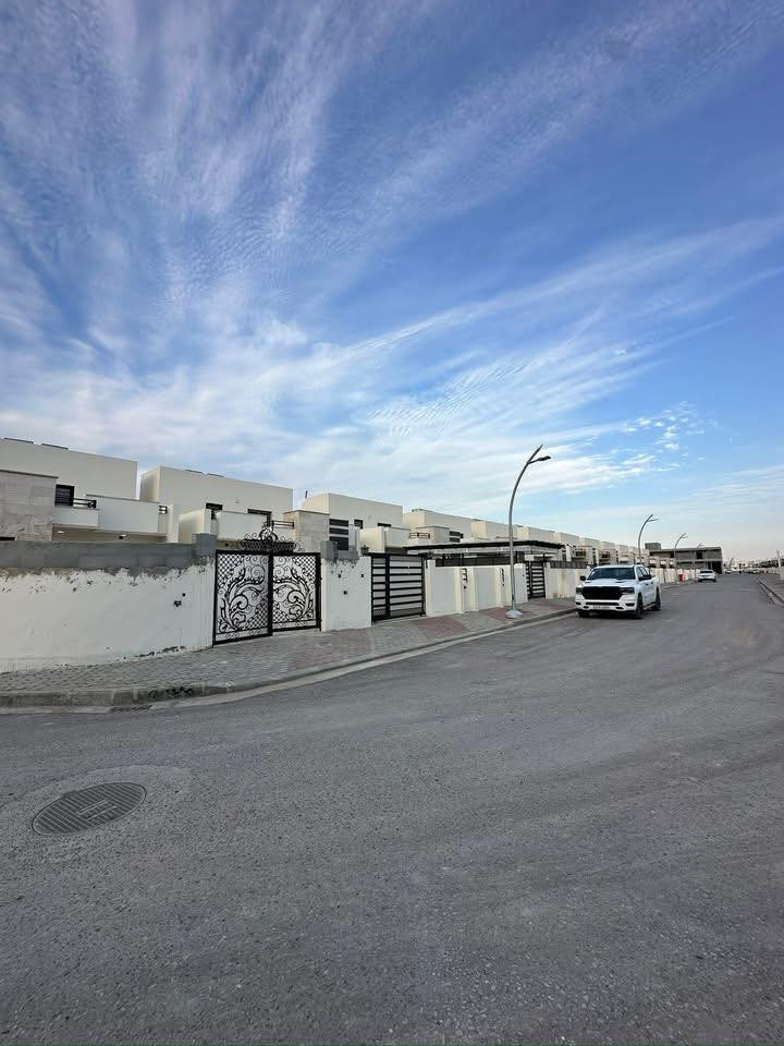 دار صفر للايجار   ( القرية الهولنديه )
ال 100 دار
مساحة 400 متر 
3 غرف نوم+ هول + ستقبال  + مطبخ  

؛ الاستفسار  اتصال ع 
***********
