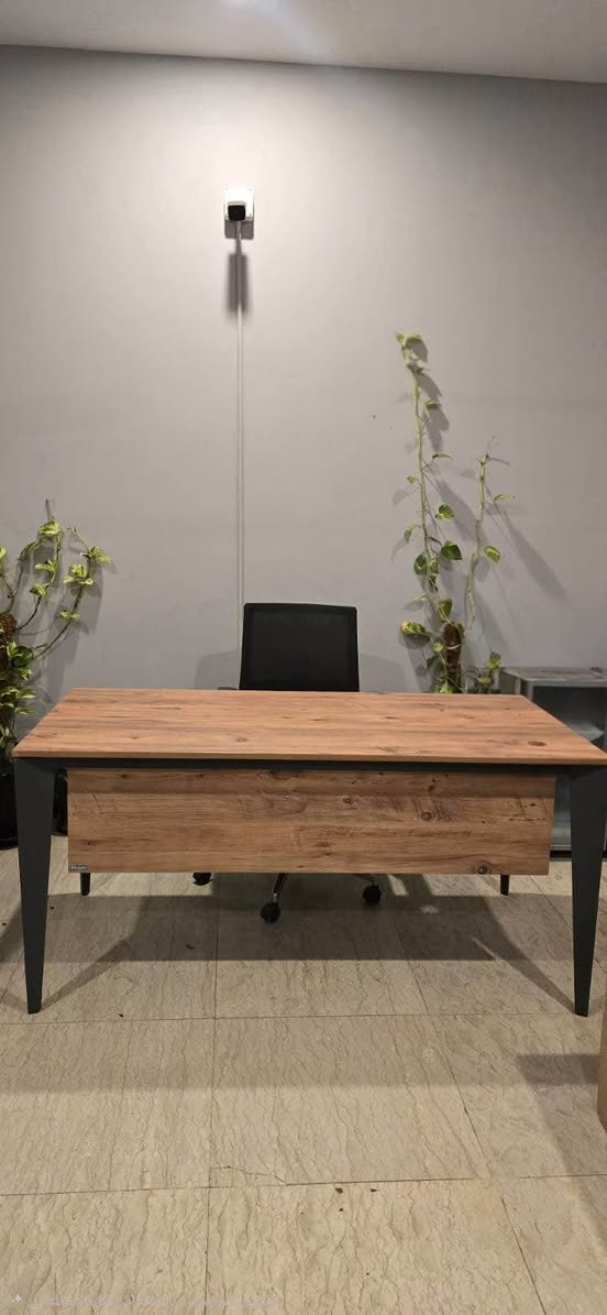 اثاث مكتبي للبيع نظيف وجديد المكان في بغداد القادسية لمعرفة السعر وباقي التفاصيل يرجى التواصل على هذا الرقم *********** وبي واتساب بغداد, العراق
