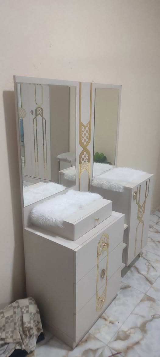 غرفه مستخدمه أقل من سنه السعر مليون وبيه مجال الاتصال ***********
