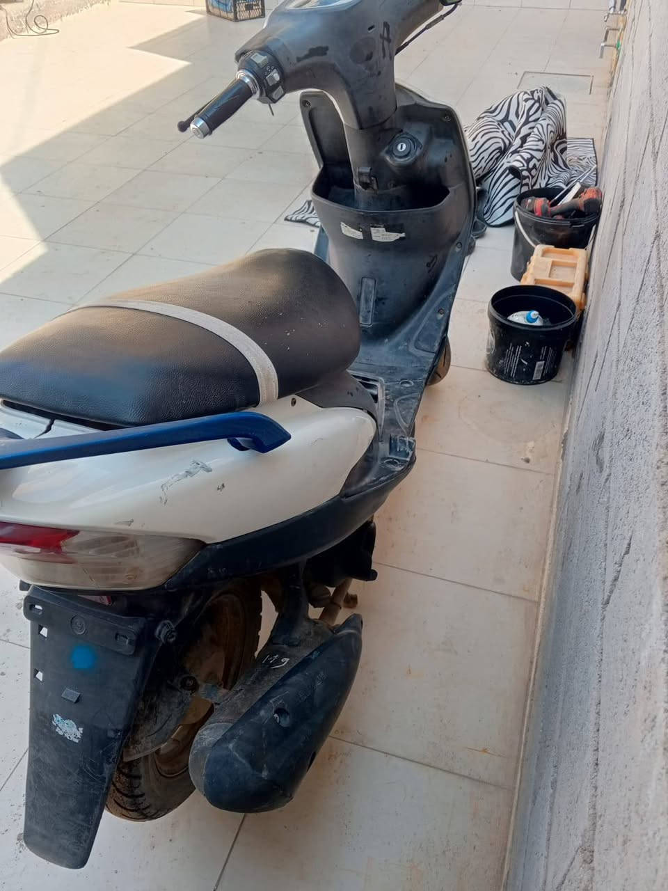 السلام عليكم  ماكس عدله بوشه 50 بلاد ما مفتوحه  كامله دراجه ما نقصه شي  اشاير لايت عالي ناصي بكلايت كله شغال سعره 600 وبيه مجال حك جيه مكاني ناصريه منصوريهه
***********
