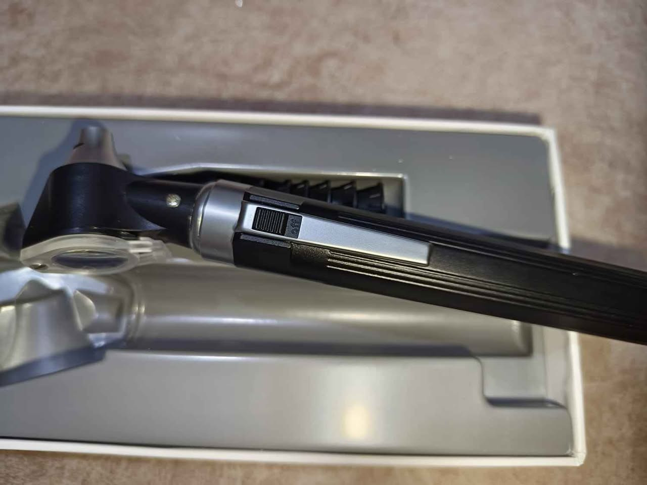 ناظور فحص اذن طبي Otoscope 
يجي وياه رؤوس الفحص بمختلف الاحجام قابلة للتبديل
يفيد طلاب المجموعة الطبية
السعر 25,000 مع التوصيل بلاد رز, ديالى


**إذا كنت صاحب هذا الإعلان وتريد حذفه لأي سبب، رجاءا أرسل رسالة إلى الدعم الفني**