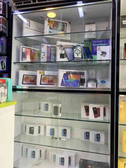 فاترينات للبيع عدد 3  كاملات ونضيفات جدا الثقيل جام مكوسر ١٠ملم العنوان بابل الهاشميه *********** واتساب
