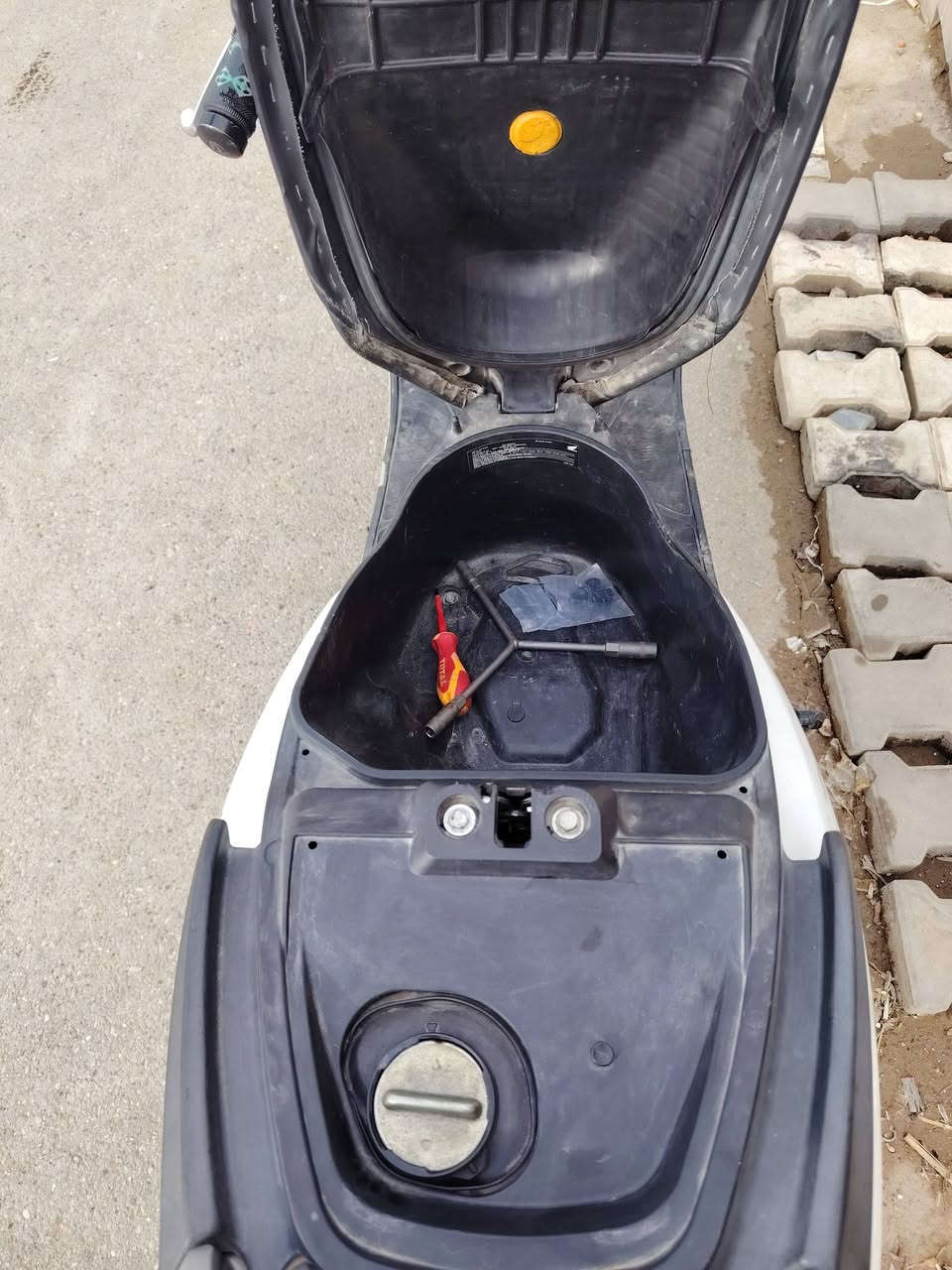 سلام عليكم دراجه سبيسي حديث تجي نوزل مديل  2016 مكفوله كفاله عامه دراجه ياباني ختم من كل مكان يكلي صيني بل خاص حظر كبل روح اسأل وتعالي دراجه محركه اقتصادي 110 SCR سرعه و شلعه سرعه دراجه 120 اي عطل بل دراجه مابيه دراجه صوته حيل ناعم ما بيه رجه او شي سعر الدراجه 950 الف وبيه مجال رقم اتصال (***********)
