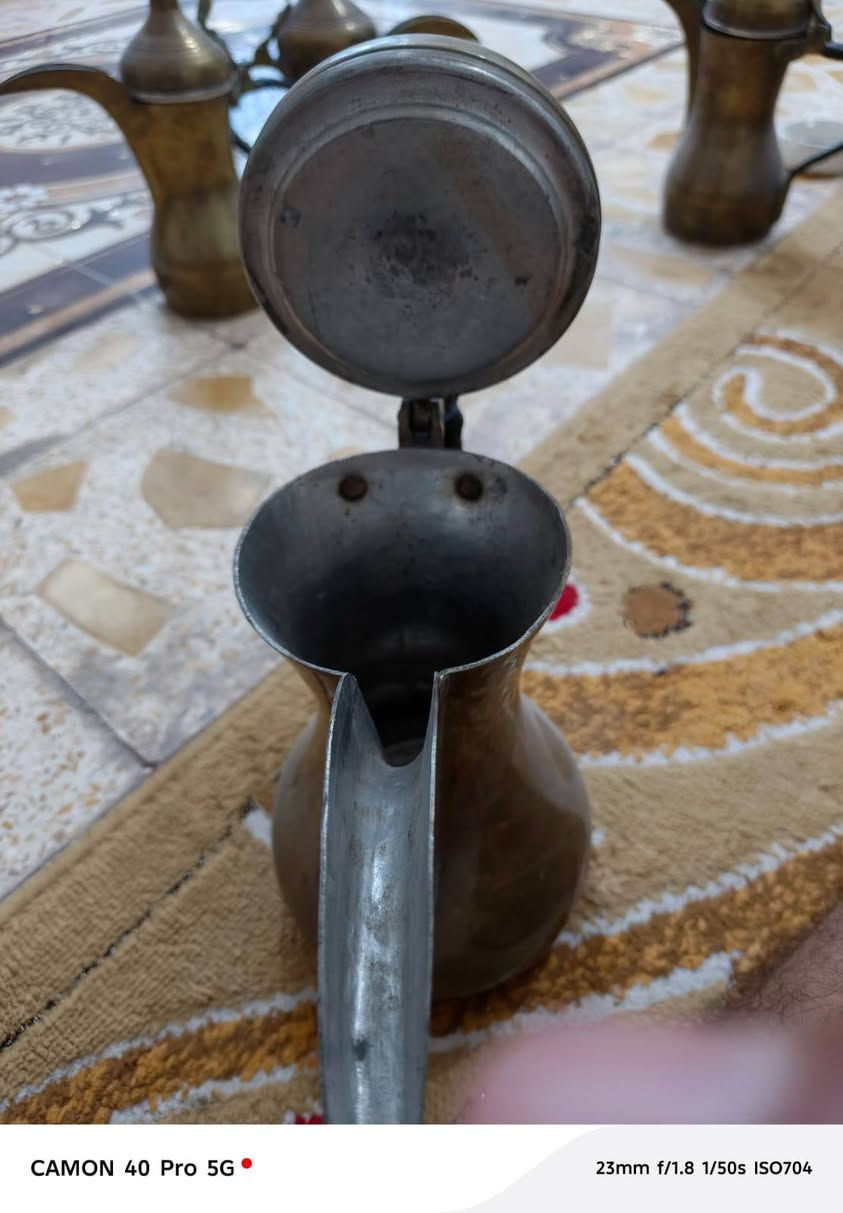سيت دلال رسلان نحاس عدد ٤ /٢٠٠
***********
