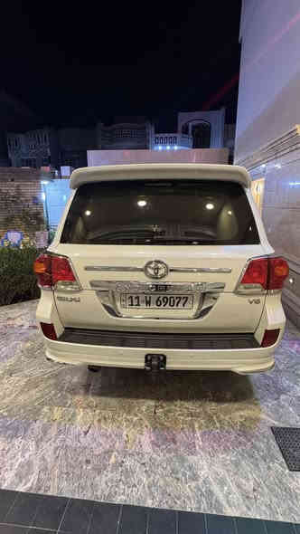 لسلام عليكم                                                                     
لاندكروز موديل (2015) للبيع 
بريم اصل ام الطفايه 
رقم انكليزي الجديد بأسمي
السياره ماشيه 110 الف حقيقي السياره خير من الله 
مواصفات السياره 
-مري شفط
-محرك 6 سلندر 4000 سس
-حساس امامي خلفي 
وباقي المواصفات معرفه…
السياره مكفوله كفاله عامه من محرك وكير وصبغ 
فقط الدعاميات مصبوغه للجماليه 
السعر 430 
***********
