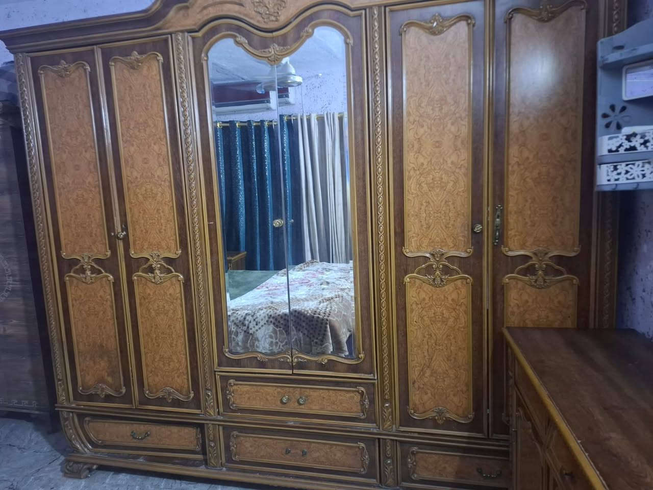 السلام عليكم غرفه ماليزيه نضيفه للبيع بغداد وياهه بعد ميزين وزاويه 
***********
