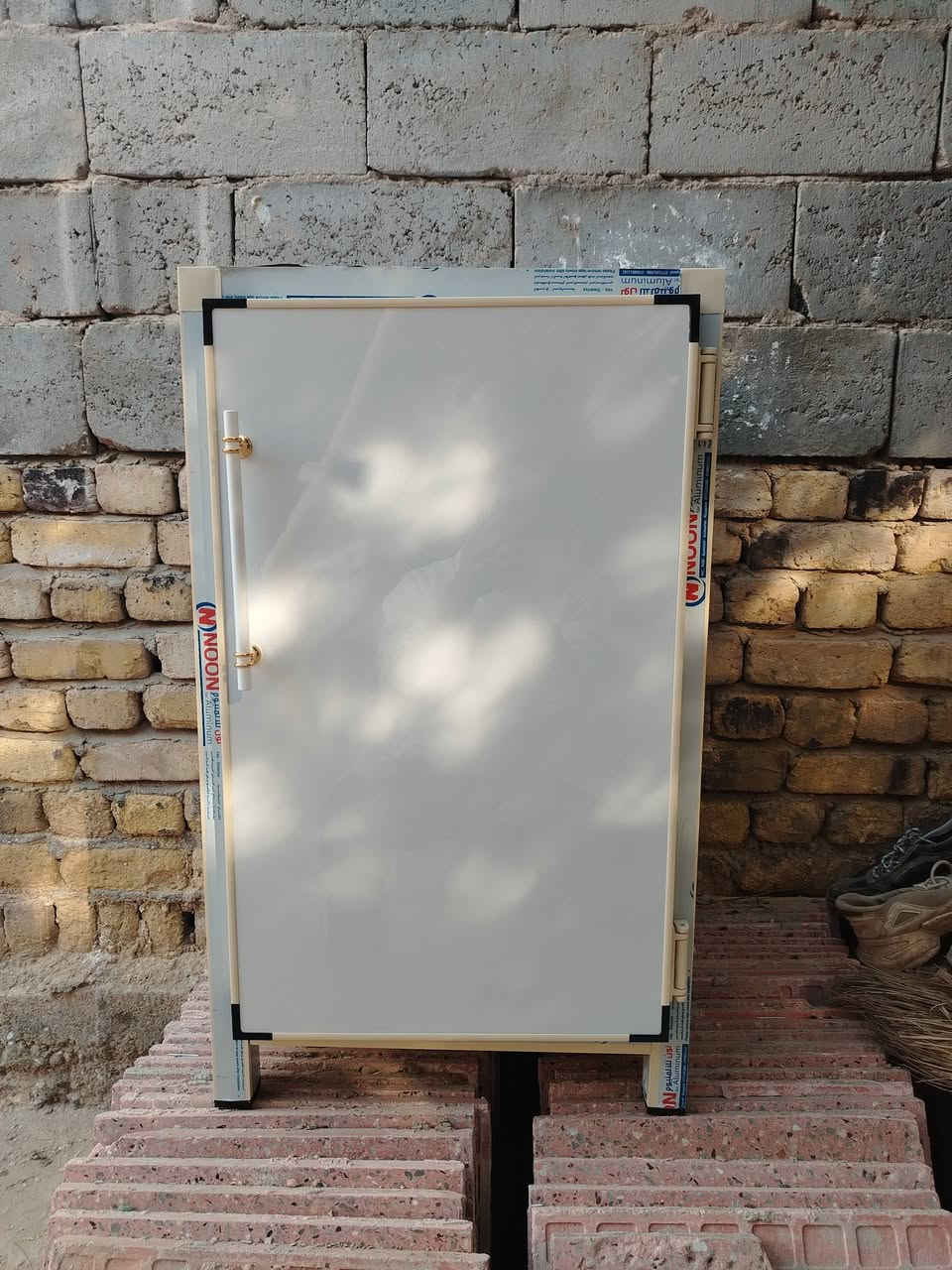 ميز الألمنيوم جديد لون كريمي كله ارتفاعه ٩٠ وعرضه نص متر وعمقه نص متر للبيع ب٥٥ الف مكاني ديوانيه قرب مدرسه الخلاني ***********
