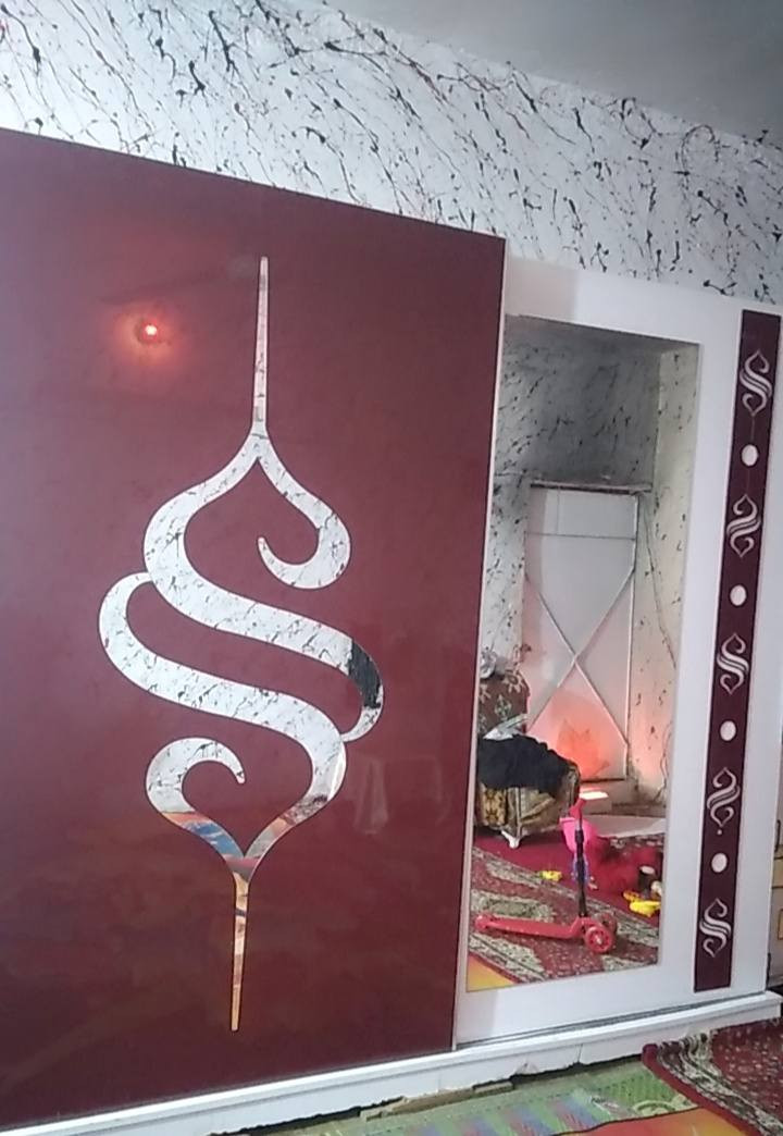 غرفة نوم 5 قطع للبيع بيها اضرار بس الجرباية ماناصبيها بسعر 250 وبيها مجال الشراي يتصل ع هالرقم ***********
