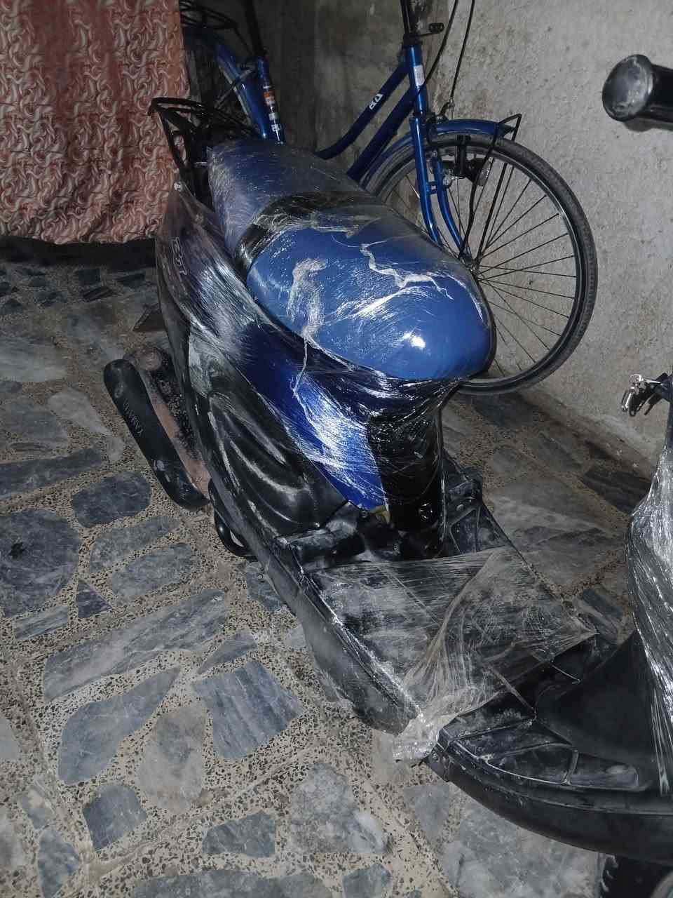 دراجه بيجي دراجه خير من الله دراجه حلوه نضيفه فوك ما تصور شلعه معدل صوت خرسه مكينه مكفوله بدل بيه قبق مال كفر مال مكينه وسجه مال كفر مثل ما موضح بالفيديو دراجه مابيه ولا خلطه ولا نقص بيه شي كهربائياته كله شغاله سلف هندر بكل وقت شغاله دراجه فول صارله 5اشهر من نزلت رمبه ما متعوبه درجه العنوان بغداد مدينه الصدر رقم تلفون ***********
