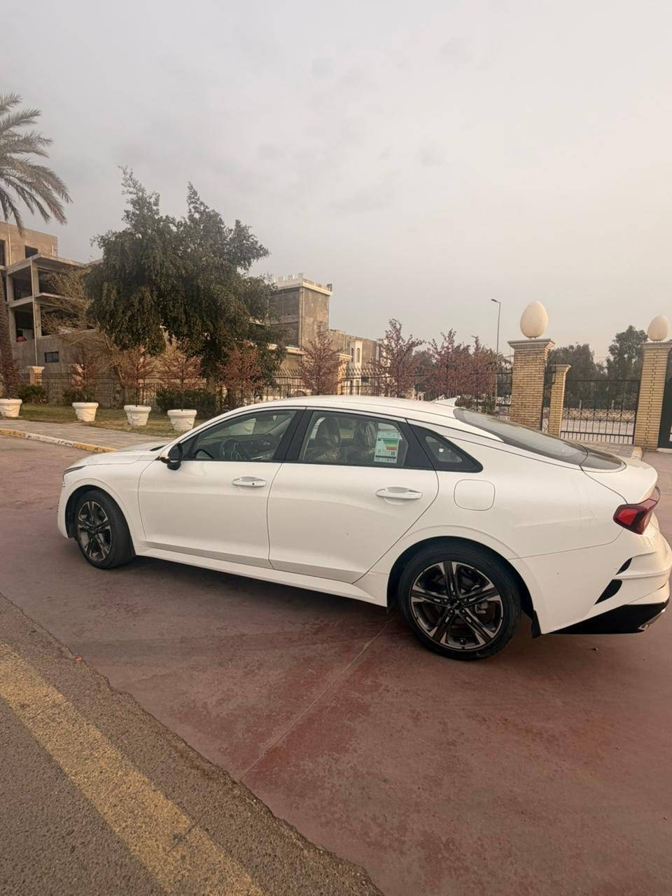 كيا K5 خليجي  موديل 2022 
مكفوووله كفاله عامه عدى بارد بسيط جدااا بخشم الجاملغ الامامي جهة السايق 
ماشيه ٣٠ الف كيلو فقط 👍
 مكانها بغداد حي الجهاد 
السعر 215 وبيها مجال بسيط 
مواصفات الشركه العامه 
حساس امامي خلفي 
تبريد قطعتين 
مري جانبيه شفط 
كشن السايق كهرباء 
مود درايف ( ايكو - سبورت - نورمال - اعتيادي ) 
‏***********
