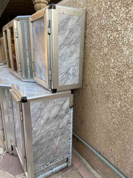 كاونتر قطعتين وسنك سعرهن كامل 110 الف وبيهن مجال بسيط مكان فلوجه
***********
