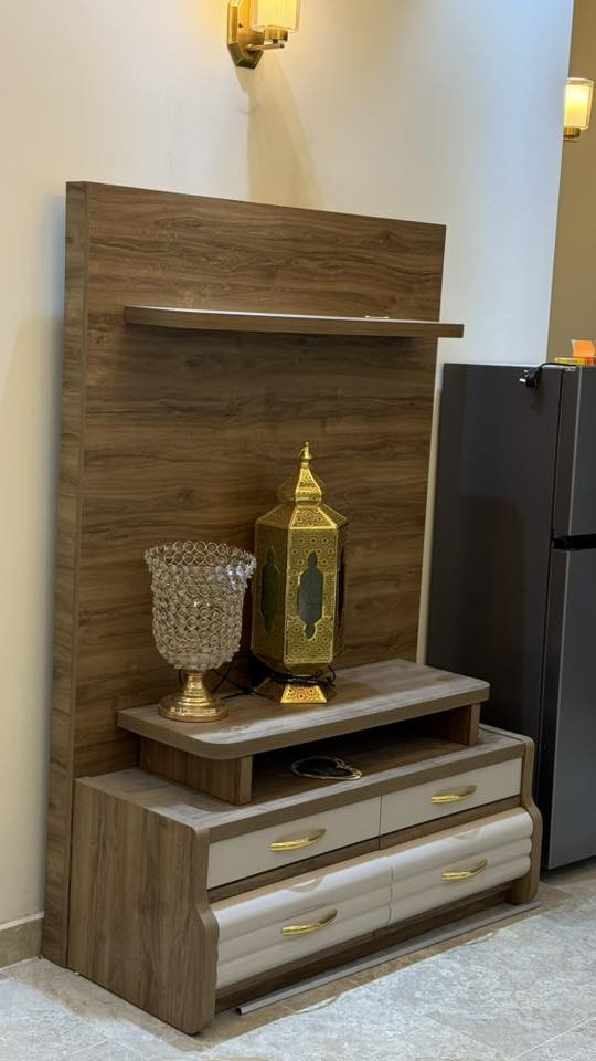 غرفة خشب تركي ثقيل للبيع متكونة من ١٠ قطع بحالة سليمة ومستعملة فترة قليلة جدا السعر مليون و ٢٠٠ - الموقع زيونة للتواصل اكتب علق ب رقم ١ او اتصل او على الرقم ***********
