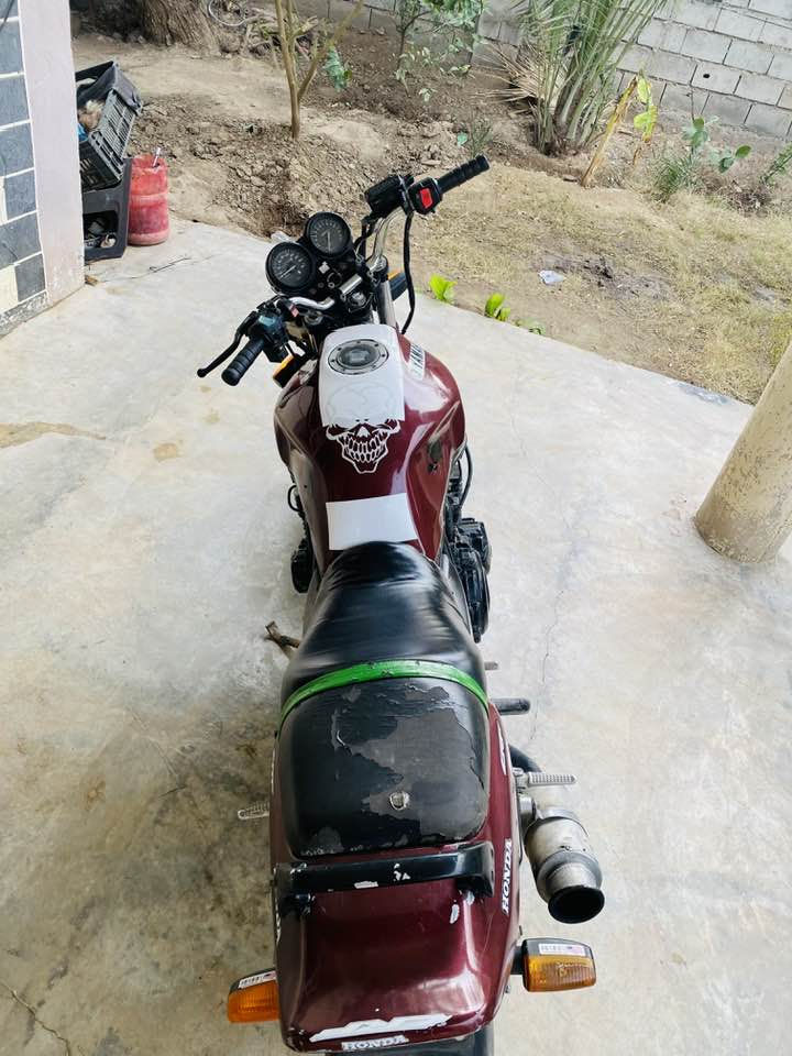 سلام عليكم سيبي 4جيل اول دراجه النمرا ال 6كايمه 12345فول بيها لاستيك ولف من شغل اسم دخان خفيف وراها يكطع كابريتات جدد حاويه يحتاجن تنضيم هوا فقط شغاله وتمشي بس سلف مرات ماتشتغل كوم حديددد أبيع جاهزه كهربائيات تايرات جدد سعرا 750وبيها مجال بيها كروز رعد *********** عنوان بلد
