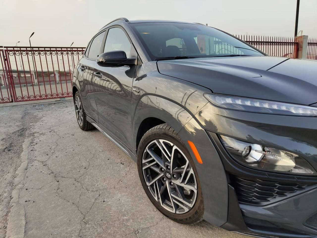 كونا 2023 Nline ماشية 12الف
صبغ باب فقط بدون دواخل حتى الدعاميات مكفولة 
محرك سمارت ستريم ياخذ بانزين عادي 
🩶 لون اسمنتي 7 الوان 
🩶فول 1/1
🩶كير DTC دبل كلج S سبورت كير رياضي
🩶دفع رباعي 
🩶سلايت روف / تشغيل عن بعد 
🩶فول رادار 360
🩶توقف ذاتي مع تحذير فتح الابواب 
🩶نقطة عمياء 
🩶دبل اكزوز 
🖤كشنات كهرباء وتدفئة 
🩶شاشة ديجيتل 
🩶3 وضعيات قيادة 
🩶شاشة جبيرة كاربلي 
🩶شحن وايرليس 
🩶داخل لونين 
🩶 السعر 168 مكان السيارة بغداد حي الجامعة ***********
