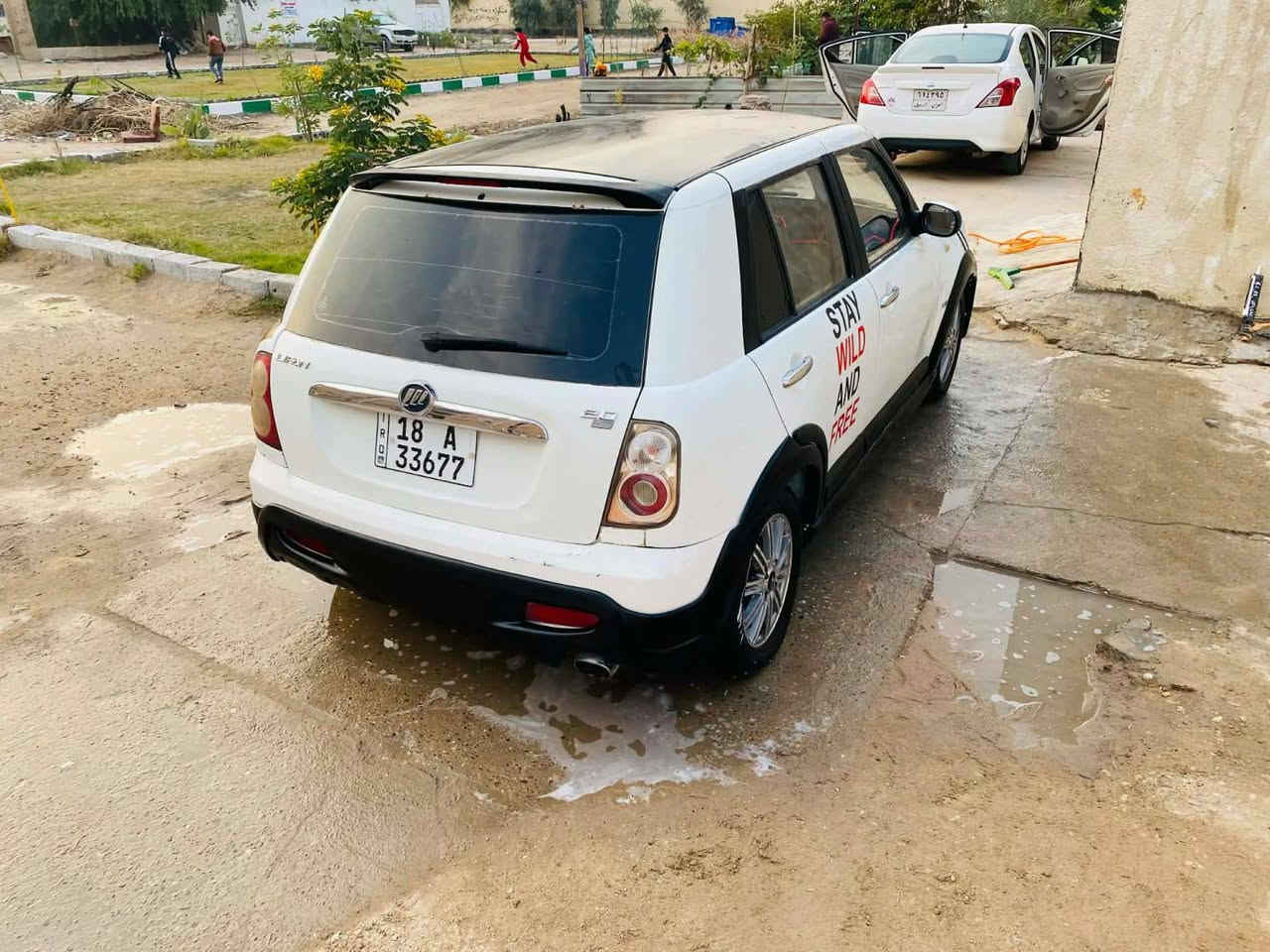 السلام عليكم 
ليفان 2013 رقم بابل انكليزي مميز
قطعه صبغ ولباقي كفاله وبيها باردات بسيطه بدي كات مزوده تزويد حلو ومال جنيان تبريد كير محرك حداديه كله جاهز وجديد السعر ٤٢ وبيها مجال 
وترهم قسط مع الضمانات مكان السياره النجف ... حي العداله للاستفسار اتصال او واتساب *********** بغداد, العراق
