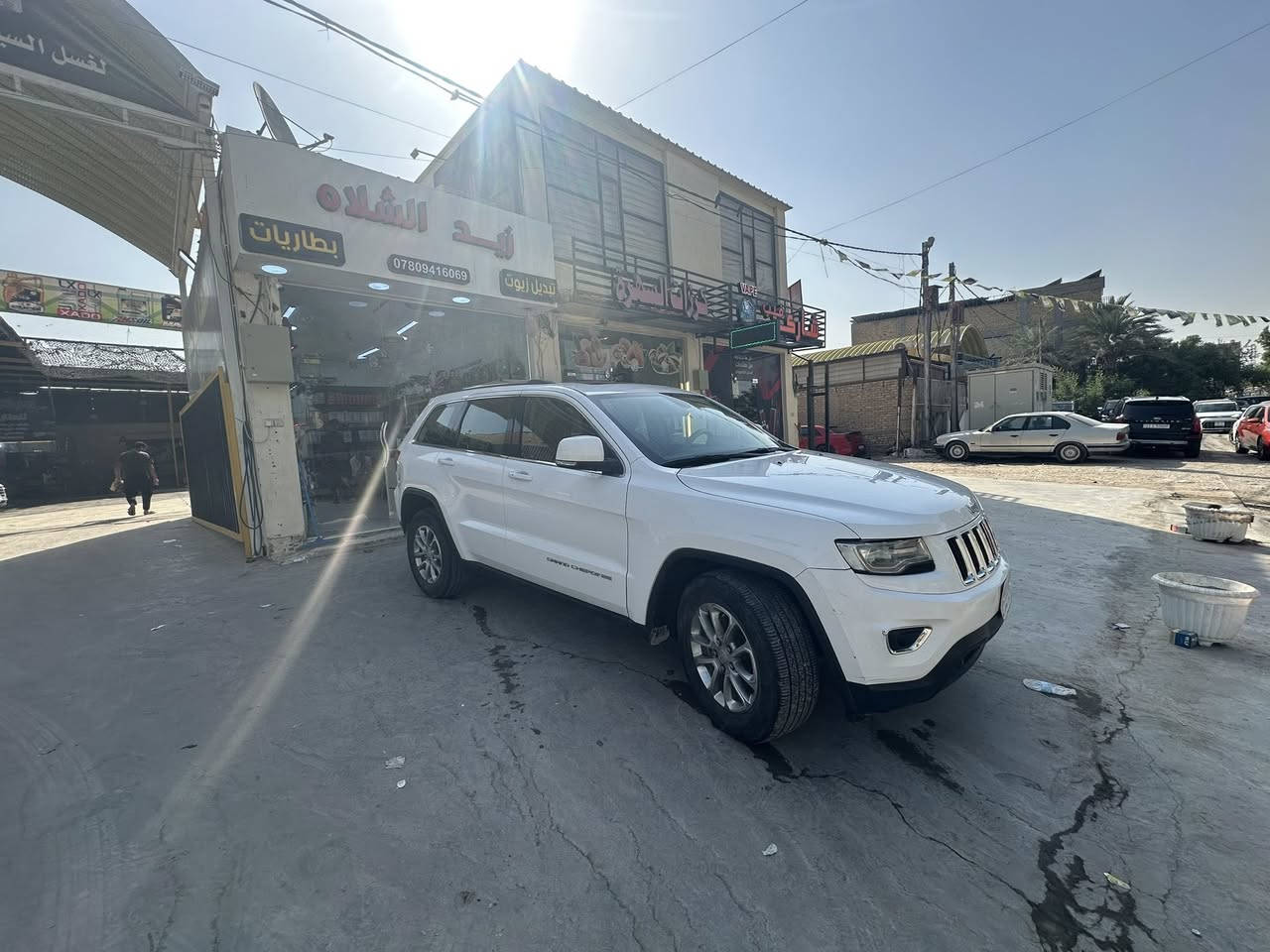 جيب لاريدو 2014 باسمي رقمها بغداد مكانها بابل خليجية بيها شوية بارد بالجاملغ و بيها صندوق الجنطة مبدل بلادي زيرو نفس اللون بسبب خدوش ماشية 93 الف ميل تخم تاير السعر 210 و بيها مجال رقمي ***********
