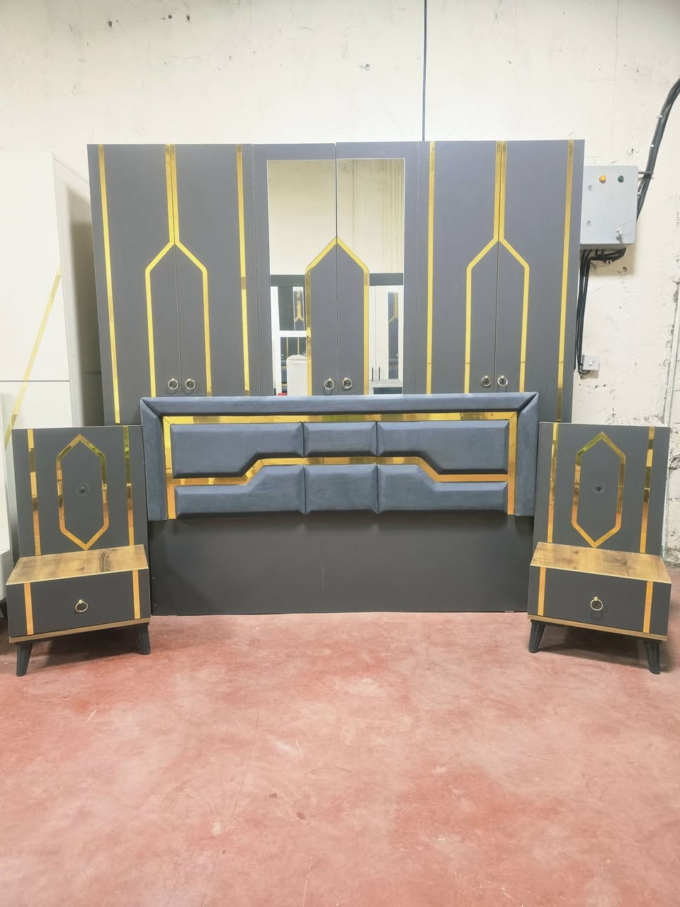 💗🔥 غرفة تركي مستخدم تخبّل 🔥💗
🛏️ 6 قطع كاملة
💯 نظافة 100%
🚪 نظام أبواب مرتب
💸 السعر 525 قفل
🪛 شد مجاني
🚚 نقل مجاني للحجز اخذ سكرين وتفضل واتس اب *********** تتوفر انواع الغرف
