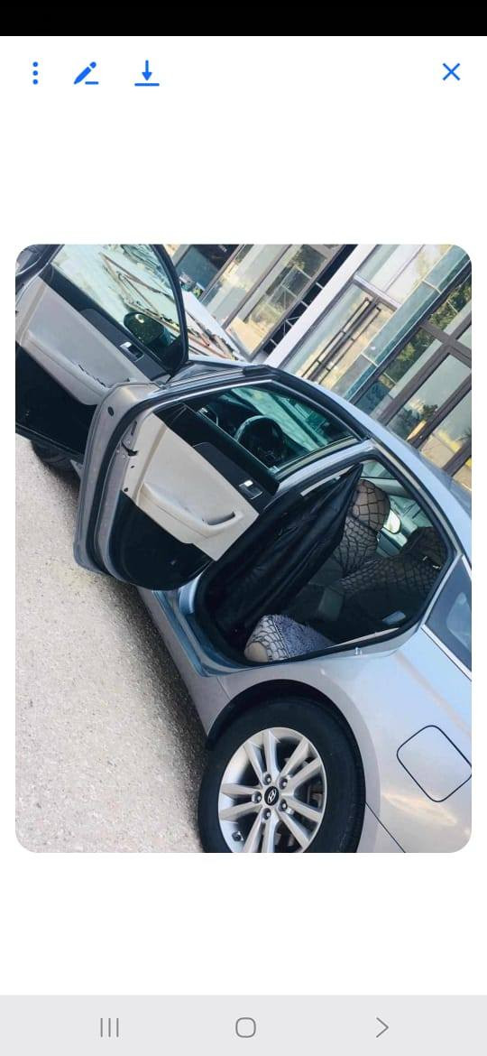 🚗 للبيع سوناتا 2015
🔹 اللون: فيلي
🔹 الحالة العامة: جيدة
📌 تفاصيل السيارة:
حادث سابق (جام لغ + بنيد شاصي)
نقاط حالوب خفيفة جدًا (غير واضحة، لكن نذكرها للأمانة)
السنوية: ساقطة
يوجد بارد خفيف قرب باب البنزين
⚙️ المواصفات والمميزات:
تبريد ثلج ❄️
محرك وكير مكفولات
تايرات تخم + تاير جديد
بطارية جديدة 🔋
تحكم بالستيرن
شاشة
كاميرا خلفية 🎥
💰 السعر: 123 مع مجال
📞 للتواصل: ***********
