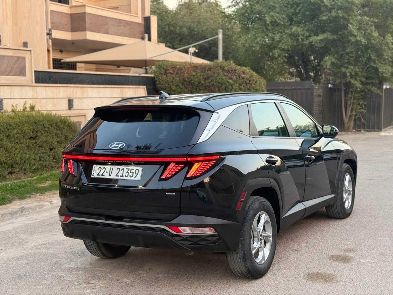 هوندا توكسن الشكل الجديد 2023
لون اسود 

مرقم أربيل الجديد 

مواصفات 

بصمه 

تشغيل تشغيل عن بعد 

صندوق كهربائي 

كشنات كهربائي 

كشنات حار 

تبريد قطعتين  

تلفون شاحن.(وايرليس)

وفول تحكم استيرن وتحديد سرعه 

تحديد سرعه 

تحديد مسار 

رادار امامي وجانبي وخلفي 

اطفاء السياره عند التوقف تلقائيأ

مانع تزحلق

و نظام AUTO HOLD

ويل كروم بلادي حجم R18 

3 وضعيات للقياده(normal.samrt.sport)

الضرر- سطحي خمس قطع صبغ مكانات مو كامل 
تواصل ***********

السعر 16900$$$

مكان السياره بغداد زيونة بغداد, العراق
