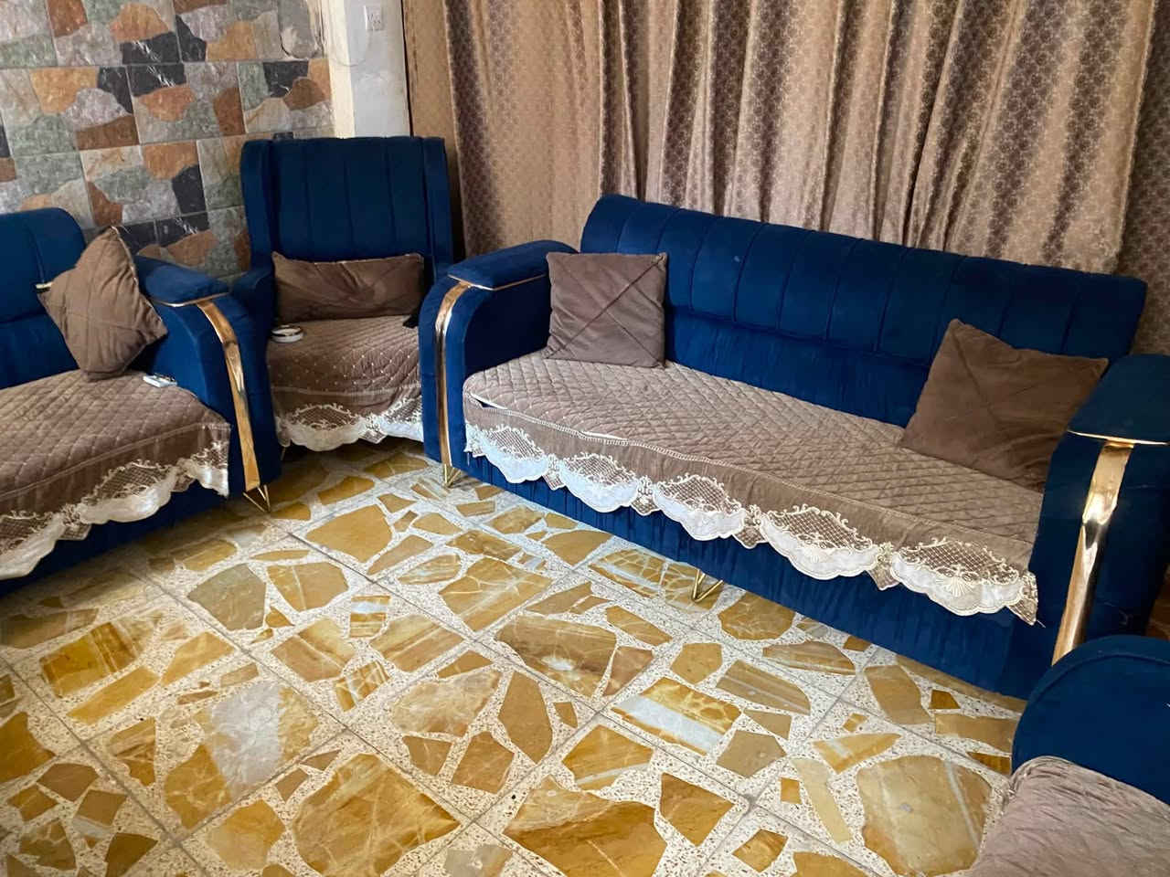 غراض بيت كامل للبيع مكاني بغداد نظافتهن ‎%‎90 شاشة بلازما L G حجم 85 ثلاجة 18 قدم غساله اوتاماتيك مجمدة كاونتر 3 قطع الطول مترين والسنك متر ونص تخم قنفات عشر مقاعد نظيف  موجود واتساب. هذا رقمي 
***********
