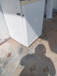 ثلاجة • نظيفة • شغالة