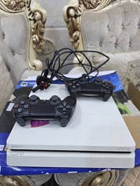 بلي 4 مستخدم شهر واحد فقط وصولاته موجوده وبي ضمان سنه مع يدات اصليه  ا...