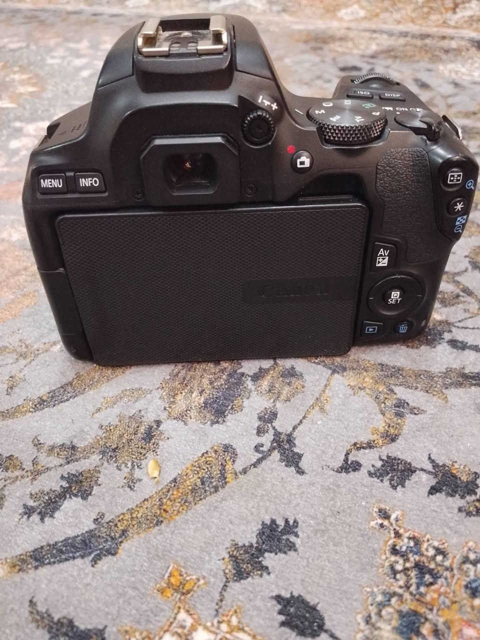 كامرة canon 250d للبيع:
----------------------------------------------------
الملحقات:
شاحنة عدد:1
عدسة 70-300
رام 16G
جنطة
ستاند طول180 ، عدد:2
----------------------------------------------------
الكامرة استخدام قليل جداً 
----------------------------------------------------
للأستفسار خاص.
----------------------------------------------------
مكاني:الديوانية / الحمزة الشرقي


**إذا كنت صاحب هذا الإعلان وتريد حذفه لأي سبب، رجاءا أرسل رسالة إلى الدعم الفني**