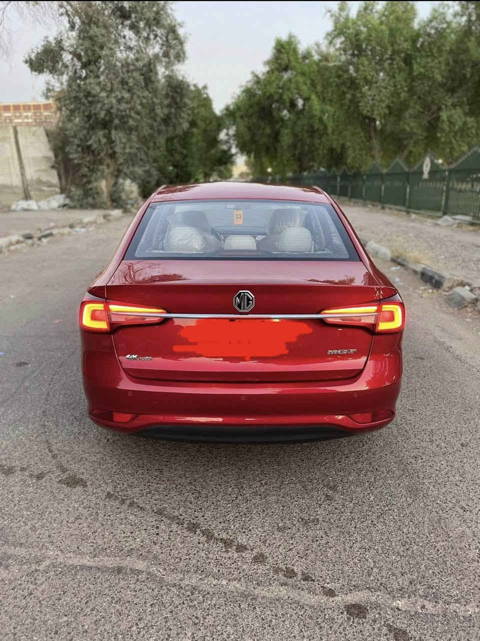 MG5 
موديل 2022 فئة الكومفورت الوسط الي تجي كامرة وحساسات وتحكم وشاشة والخ ..
ماشة 77 رقم بغداد باسمي هزة جديدة 
بيها بعجة بسيطة بالبنيد 
تبريدها ثلج ما شاء الله سيارة مال بيت ونظيفة 
مكاني المنصور 
                                                                        ***********
السعر 96 وبيها مجال بسيط حك الجية مثل ميكولون
