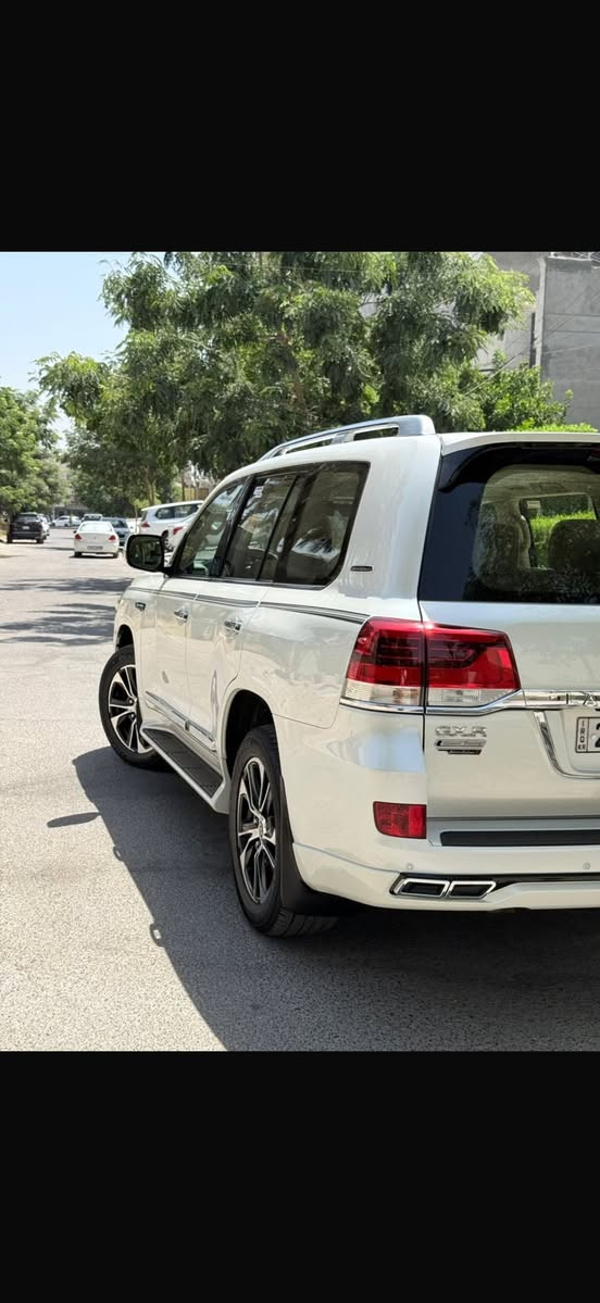 سلام عليكم جمعه مباركه للبيع لاندكروز موديل 21 ساز فول مواصفات
مكفوله من ضربه وصبغ بيه ملاحضه بنيد مبدل اصلي شركه بدون ضربه سياره ورصعه صغيره باقي كفاله عامه 
مواصفاته 
V6
دشبول لكزز 
لايت زنون 
اشاير لكزز 
ثلاجه 
طفايه 
فتحه سقف 
كشنات كهرباء 
تدفئه تبريد 
تحكم ستيرن 
جنه كهرباء 
هوك خلفي 
8ايرباك 
تشغيل. عن بعد 
حساسات امامي خلفي 
سياره كفاله كير محرك شواصي  بعدهن ع وضع شركه 
ماشيه 57 الف جديده سياره 
السعر 565 وبيه مجال بسيط رقم اربيل تحويل او وكاله 
الاستفسار ***********
