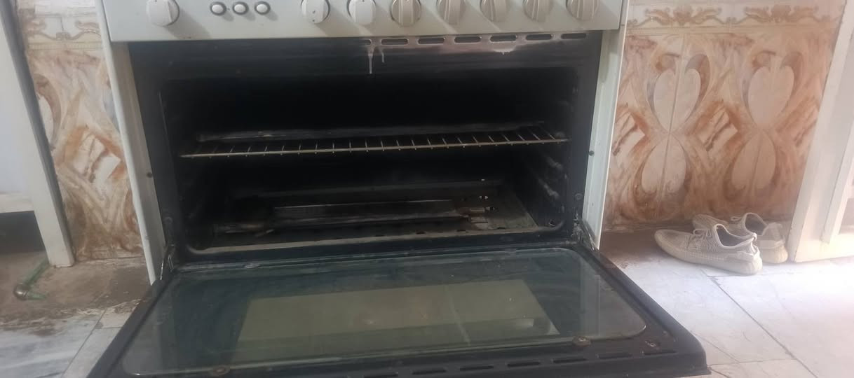 طباخ ٥ عيون كلهن شغالات شرط الشغل الفرن شغال نضيف جدا نوعيه الثقيله كله حساسات السعر ١٥٠ قفل 
مكان ناصريه حي اريدو شراي يتصل ***********
