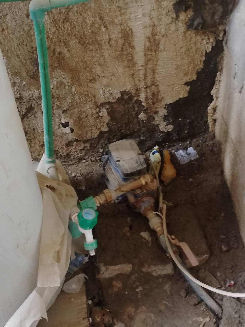 السلام عليكم خزان ماي ابو الف سعره 100 وكيزر استخدام شهر سعره 100 وماطور سعره 20 للاستفسار على هذا رقم ***********
