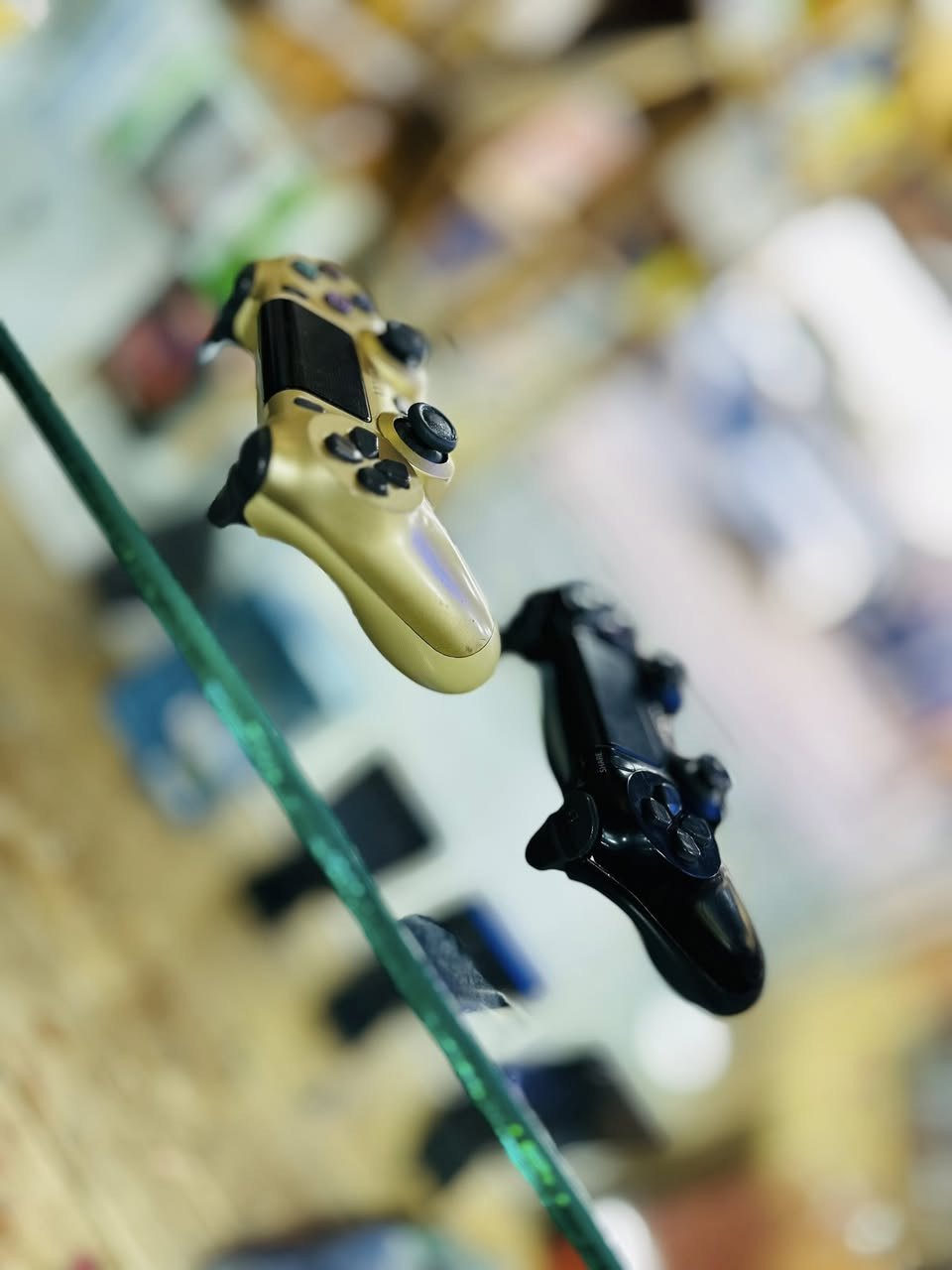 للبيع بلي 4مكفىل كفاله عامة ويا ٣ سيدي ثنين جوستك  اصلي مع upsسعره 235  ***********
