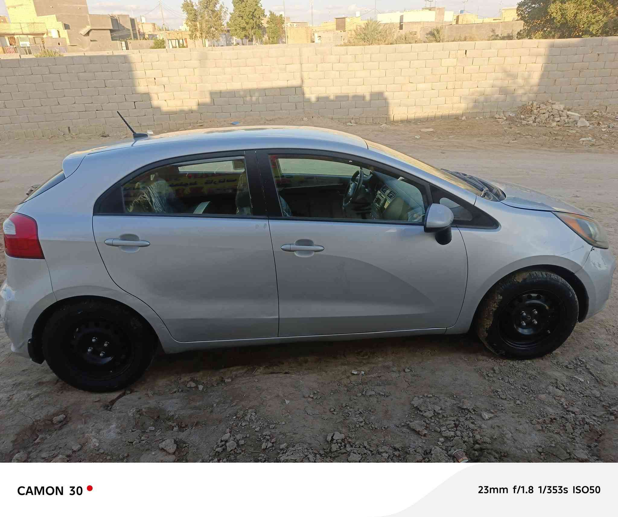 السلام عليكم كيا ريو مديل 16 السياره وارد امريكي ضربه خفيفه من كدام صفحه السايق السياره نضيفه شوف عينك تبريد شغال حداديه نضافه 90  السياره خير من الله ما عايزها شي السعر 80 قفل للستفسار ***********
