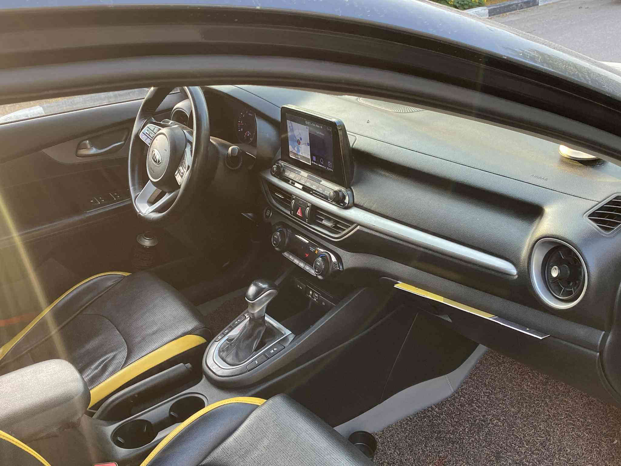 السلام عليكم 
كيا سيرراتو وارد كوري اصلي فول ١/١عده الفتحه 
رقم بغداد بأسمي مجدد سنويه وارقام 
سياره كلين جانت صارت عندي طخه بسيطه جاملغ وبنيد الخشوم مالتهن وصلحتها بدوون دواخل ولا ايرباك طخه بسيطه حته الدعاميات بدون صبغ 
السياره فول عده الفتحه بصمه وجلد كشنات تدفئه تبريد ستيرن  تدفئه مري شفط ترحيب عند الاقتراب رادارات 
محرك ١٦٠٠ دوش مفتوح معلى الكازكيت 
كير مبدل at 
السعر ١٢٤وبيها مجال 
***********
