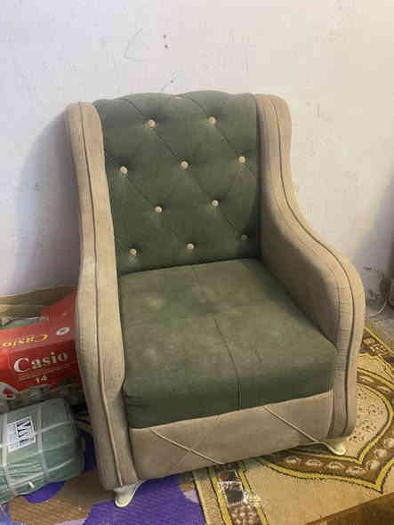 سلام عليكم تخم قنفات للبيع مستعمل نضيف جدآ التخم مو هذني لخفاف ثكيل اصلي ماخذينه فوك المليون مع كامل كوشاته مع تلبيسات فرو للمقاعد السعر 600 وبي مجال للطيبين مكاني الحرية اربيع ***********وبل عافيه عل ياخذه الرقم بي واتساب
