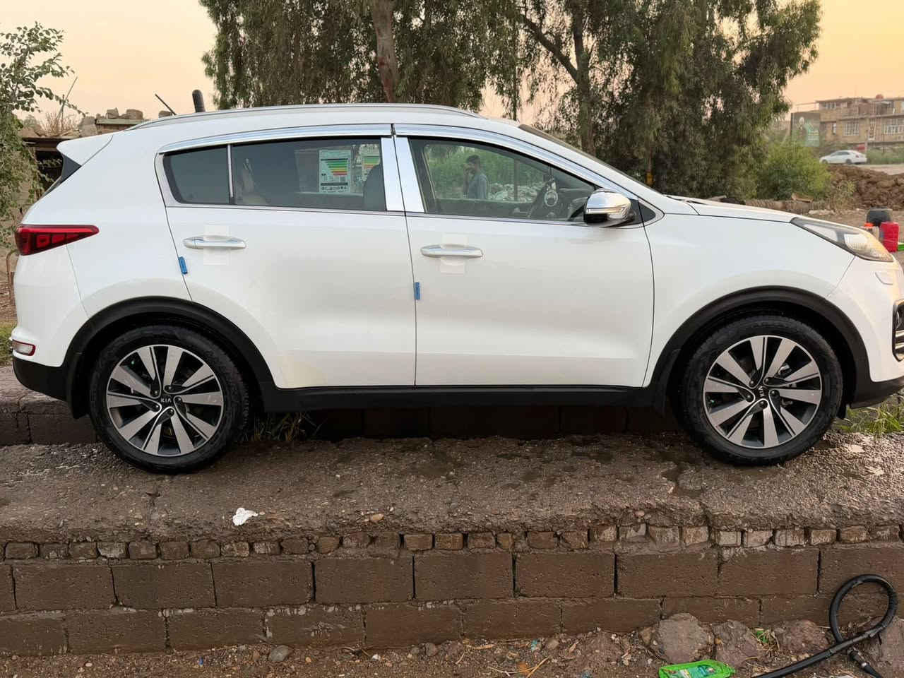 سلام عليكم 
سبورتج 2018 
خليجي كفاله
عدا جامرلغ الامامي مبدل وبلادي مو تجاري
كير ومحرك كفاله من كلشي 
فول مواصفات عدا البصمة
مري شفط 
اشاير بالمري
حساسات امامي
حساسات خلفي
تبريد قطعتين 
تحكمات ستيرن 
مثبت سرعه 
عدسات زنون ابيض بلادي من شركة 
كشافات ضباب 
شاشه كاربلاي 
كامره دواره 
3 انظمه قياده 
السيارة ماشيه 105 كيلو 
تاخذها ربع متذب عليها تخم تاير جديد ادامه كامله للسياره 
صدر امامي خلفي بلادي ونظيف ١٠٠٪؜
سياره بأسمي رقم بغداد الجديد 
وسنويه وهزه جديد هم
مكاني بغداد الراشديه
سعر 182 وبيها مجال 
***********
